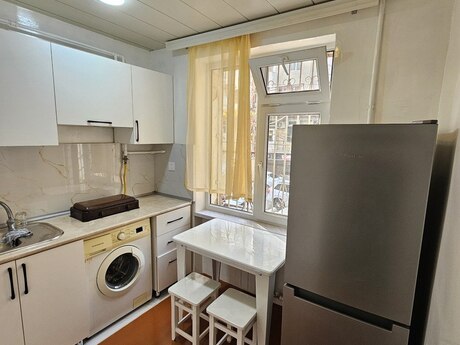 1 otaqlı köhnə tikili - Elmlər Akademiyası m. - 40 m²