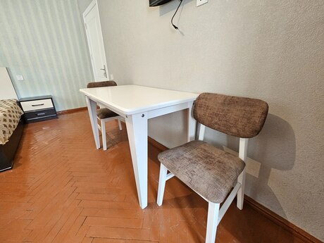 1 otaqlı köhnə tikili - Elmlər Akademiyası m. - 40 m²