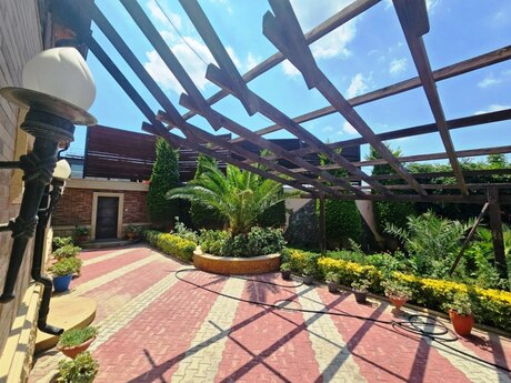 5 otaqlı həyət evi/bağ evi - Mərdəkan q. - 400 m²