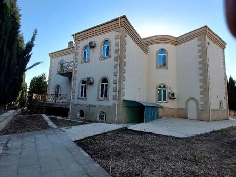 10 otaqlı həyət evi/bağ evi - Bakıxanov q. - 500 m²