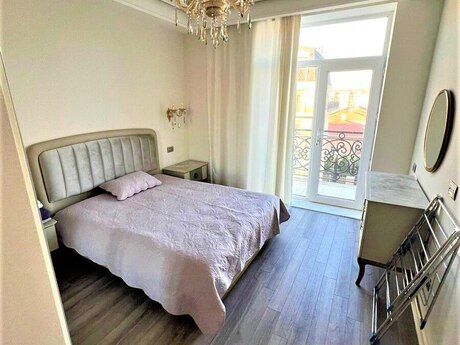 4 otaqlı yeni tikili - Şah İsmayıl Xətai m. - 170 m²