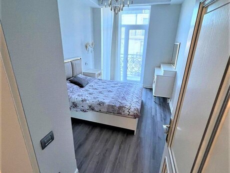4 otaqlı yeni tikili - Şah İsmayıl Xətai m. - 170 m²