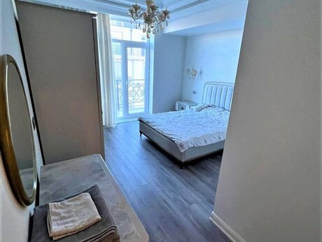 4 otaqlı yeni tikili - Şah İsmayıl Xətai m. - 170 m²