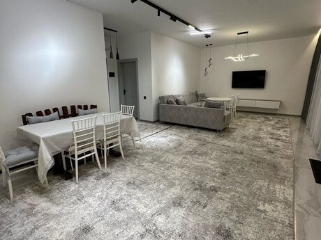 4 otaqlı həyət evi/bağ evi - Şüvəlan q. - 200 m²