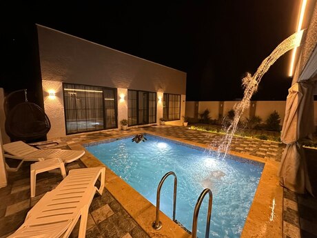 4 otaqlı həyət evi/bağ evi - Şüvəlan q. - 200 m²