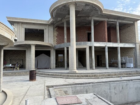 6 otaqlı həyət evi/bağ evi - Novxanı q. - 560 m²