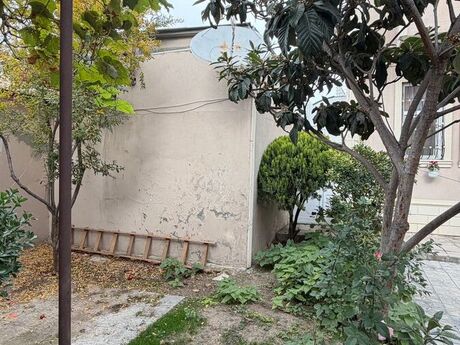 7 otaqlı həyət evi/bağ evi - Bakıxanov q. - 320 m²