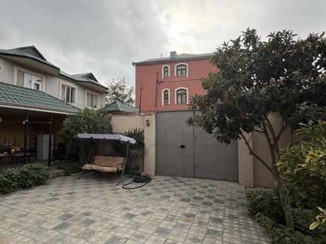 7 otaqlı həyət evi/bağ evi - Bakıxanov q. - 250 m²