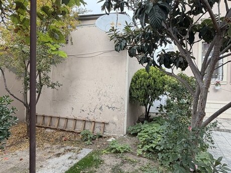 7 otaqlı həyət evi/bağ evi - Bakıxanov q. - 250 m²