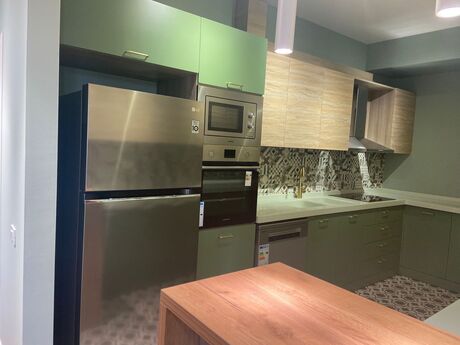 4 otaqlı yeni tikili - 8 Noyabr m. - 178 m²
