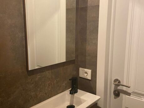 4 otaqlı yeni tikili - 8 Noyabr m. - 178 m²