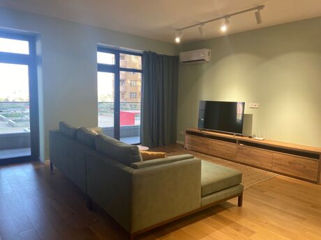 4 otaqlı yeni tikili - 8 Noyabr m. - 178 m²