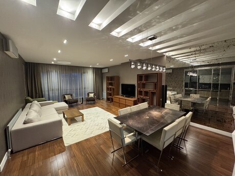 Elan №5676162 - Bakı, Şah İsmayıl Xətai m., 3 otaqlı, 215 m², 16/21 mərtəbə