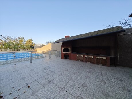 10 otaqlı həyət evi/bağ evi - Novxanı q. - 300 m²