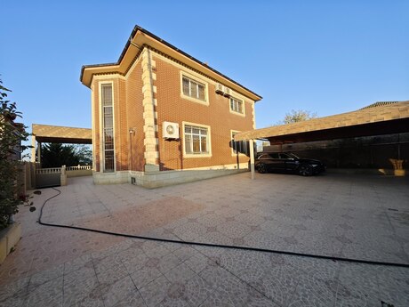 10 otaqlı həyət evi/bağ evi - Novxanı q. - 300 m²