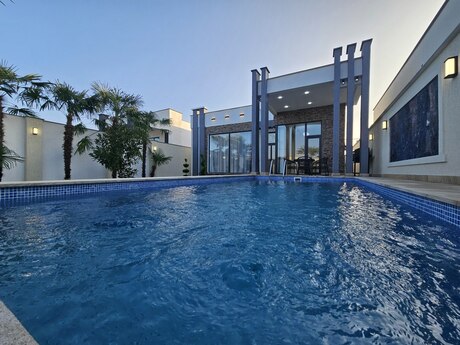 4 otaqlı həyət evi/bağ evi - Şüvəlan q. - 160 m²