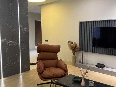 3-комн. новостройка - м. 8 ноября - 148 м²