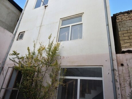 11 otaqlı həyət evi, 300 m², Bakıxanov: 179 000 ₼ 2