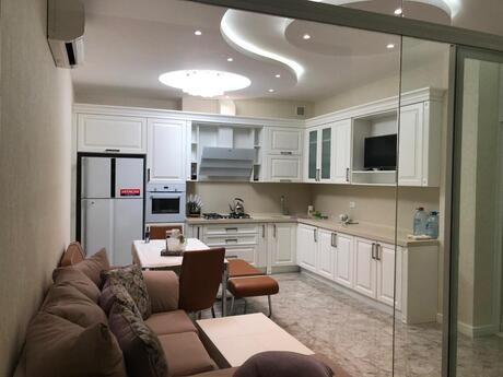 4 otaqlı yeni tikili - Nizami m. - 200 m²