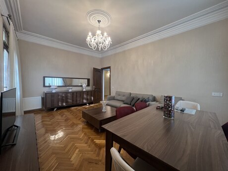 3 otaqlı köhnə tikili - Şah İsmayıl Xətai m. - 100 m²
