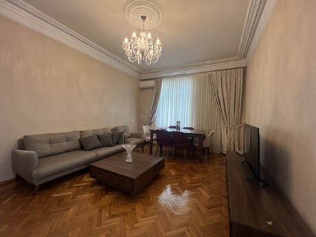 Elan №5677816 - Bakı, Şah İsmayıl Xətai m., 3 otaqlı, 100 m², 3/4 mərtəbə