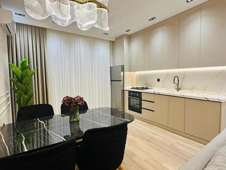 3 otaqlı yeni tikili - 8 Noyabr m. - 98 m²