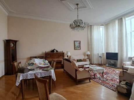 6 otaqlı həyət evi/bağ evi - Badamdar q. - 450 m²
