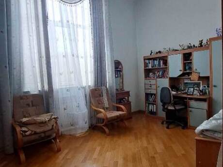 6 otaqlı həyət evi/bağ evi - Badamdar q. - 450 m²