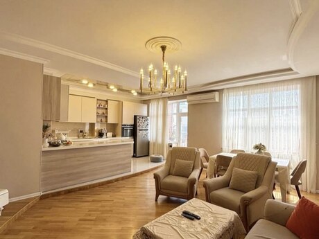 Elan №5681629 - Bakı, Nəsimi r., 3 otaqlı, 120 m², 14/18 mərtəbə