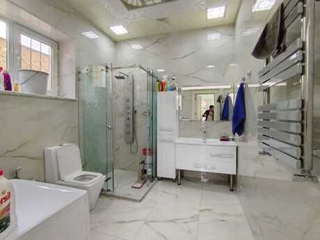 5 otaqlı həyət evi/bağ evi - Elmlər Akademiyası m. - 390 m²
