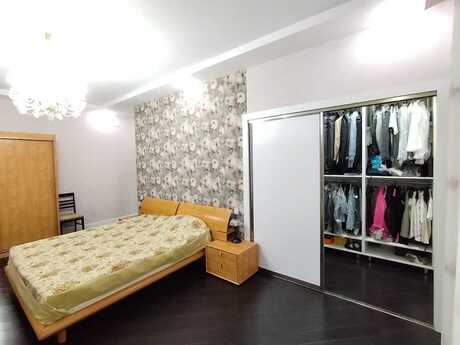 5 otaqlı həyət evi/bağ evi - Elmlər Akademiyası m. - 390 m²