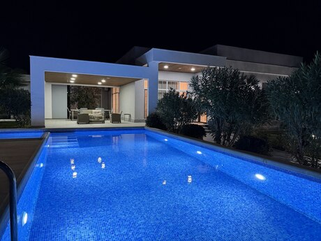 5 otaqlı həyət evi/bağ evi - Mərdəkan q. - 240 m²