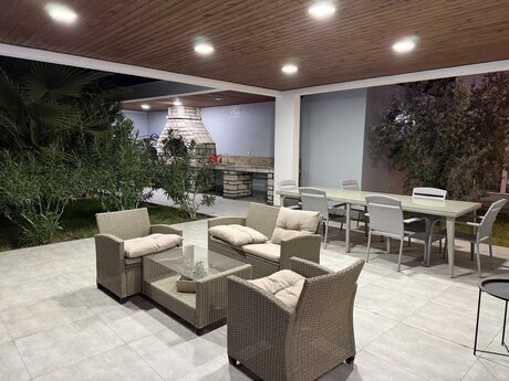 5 otaqlı həyət evi/bağ evi - Mərdəkan q. - 240 m²