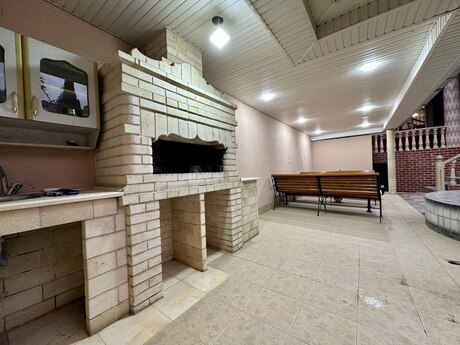 5 otaqlı həyət evi/bağ evi - Bakıxanov q. - 400 m²