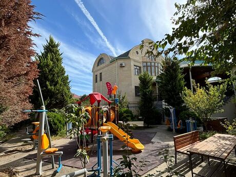 9 otaqlı həyət evi/bağ evi - Qara Qarayev m. - 500 m²