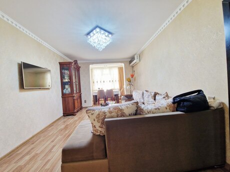 3 otaqlı köhnə tikili - Qara Qarayev m. - 70 m²