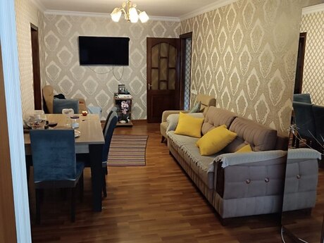 Объявление №5688884 - Баку, м. Халглар Достлугу, 2-комн., 50 м², 2/5 этаж