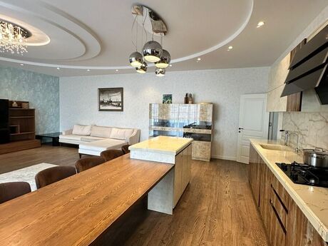 5 otaqlı yeni tikili - 28 May m. - 210 m²