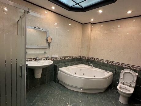 Сдаётся 3-комнатная квартира в новостройке, Sahil, 150 м², 1 700 AZN/мес, фото 5 / 12