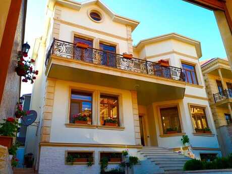 7 otaqlı həyət evi/bağ evi - Bakıxanov q. - 672 m²