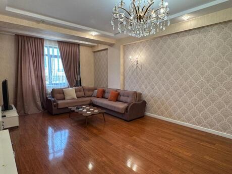 4-room apartment, 185 m², 28 May: 560 000 ₼ 3