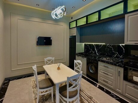 4 otaqlı həyət evi/bağ evi - Mərdəkan q. - 250 m²
