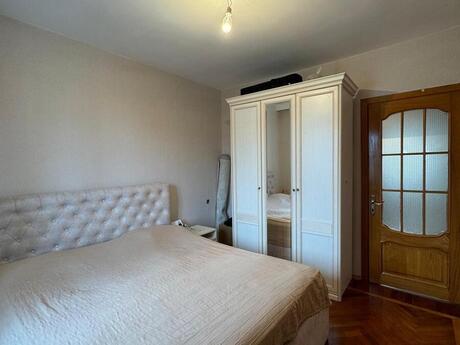 3 otaqlı köhnə tikili - Bakıxanov q. - 65 m²