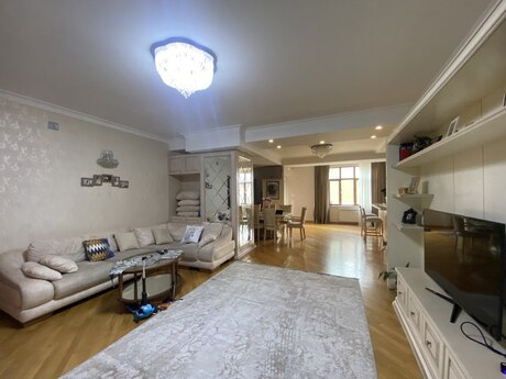 4 otaqlı mənzil, 177 m², 28 May: 580 000 ₼ 3