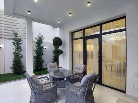 5 otaqlı həyət evi/bağ evi - Mərdəkan q. - 300 m²