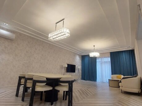 5 otaqlı həyət evi/bağ evi - Mərdəkan q. - 300 m²
