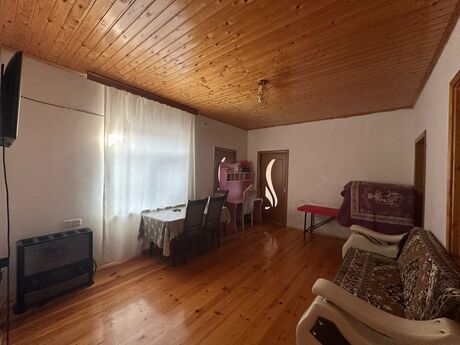4 otaqlı həyət evi/bağ evi - Səngəçal q. - 130 m²