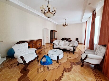 Объявление №5694830 - Баку, м. Сахил, 5-комн., 250 м², 2/3 этаж