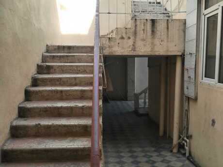 2 otaqlı həyət evi/bağ evi - İnşaatçılar m. - 45 m²