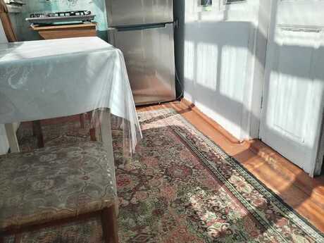 2 otaqlı həyət evi/bağ evi - İnşaatçılar m. - 45 m²